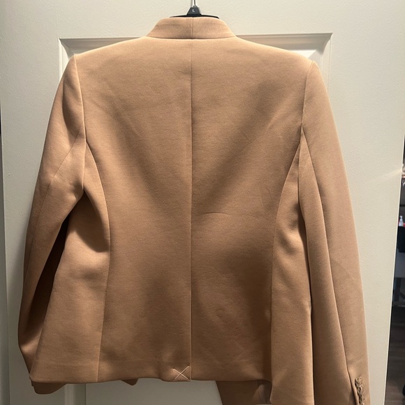 NWOT Ann Taylor Cutaway Blazer size 4, Color Camel - Picture 3 of 4